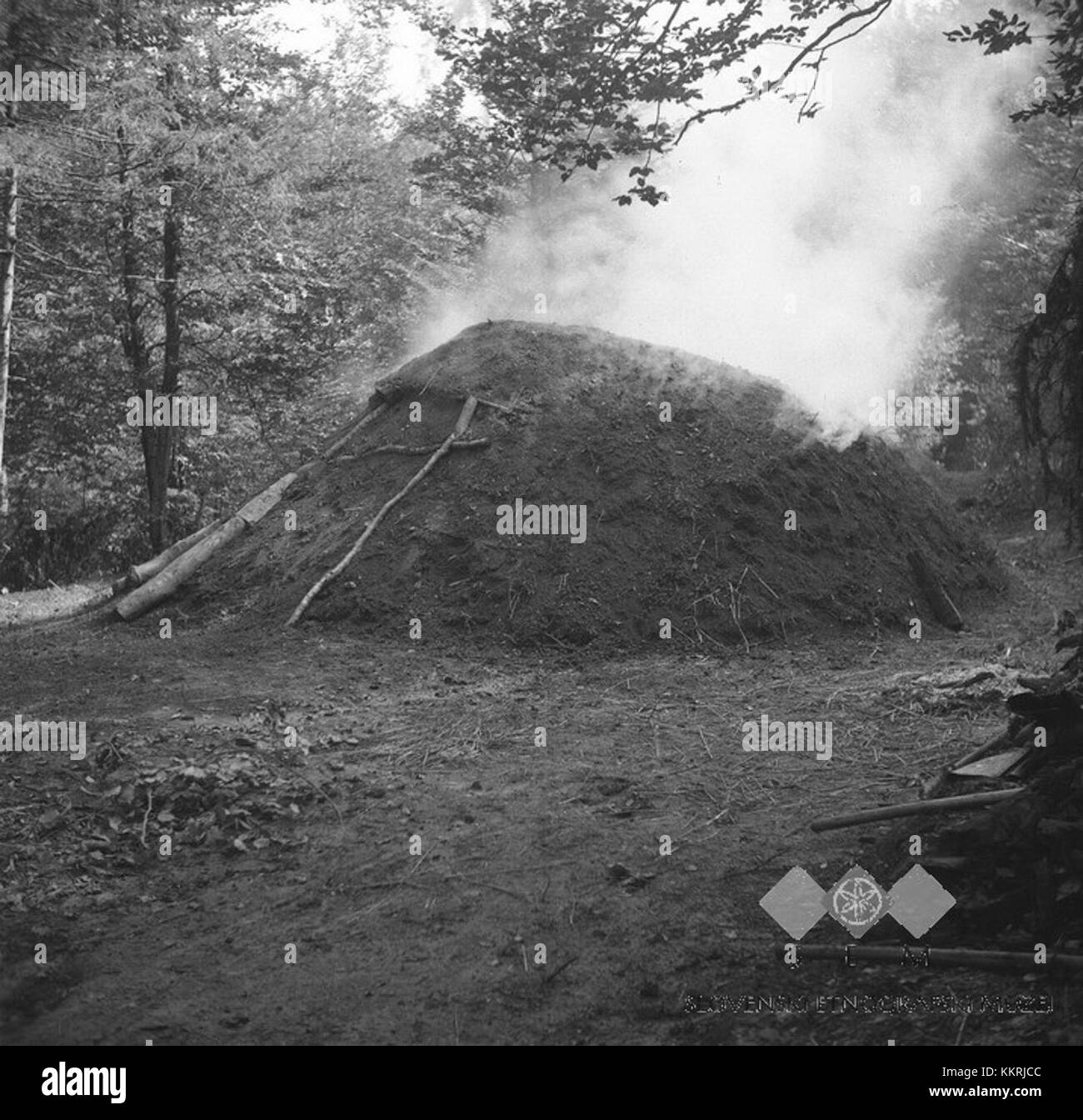 Kopa, Polica 1949 bezieht sich auf ein bestimmtes Ereignis oder Objekt aus dem Jahr 1949, das mit Kopa und Polica zusammenhängt und in historischen oder kulturellen Zusammenhängen von Bedeutung ist. Stockfoto