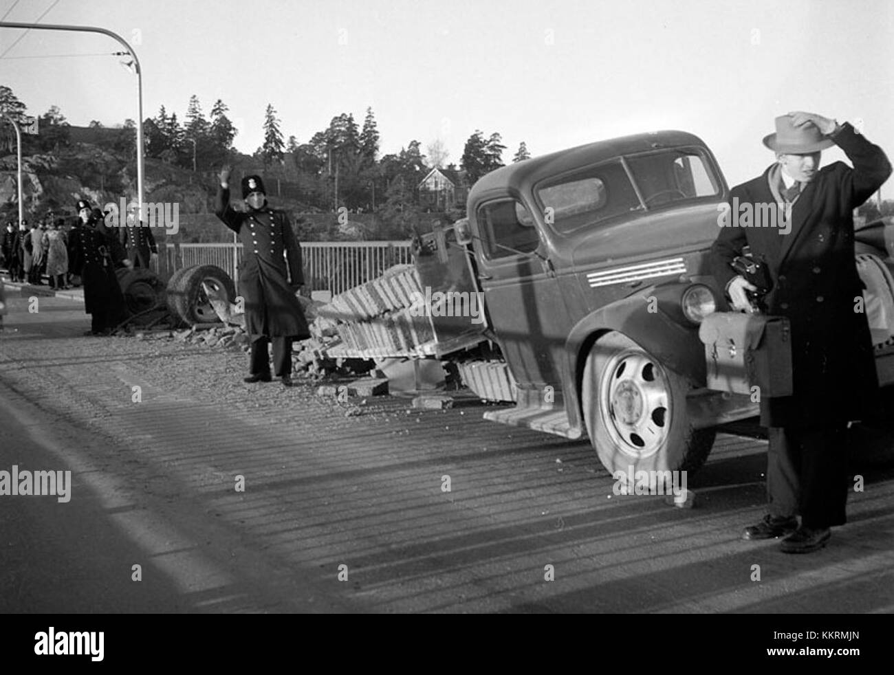 Der Unfall der Essinge-Brücke ereignete sich 1948 in Stockholm, Schweden, als ein Zusammenstoß erhebliche Schäden an der Brücke verursachte. Dieser Vorfall ist nach wie vor ein bemerkenswertes Ereignis in der schwedischen Geschichte, das die Herausforderungen der Nachkriegsinfrastruktur veranschaulicht. Stockfoto