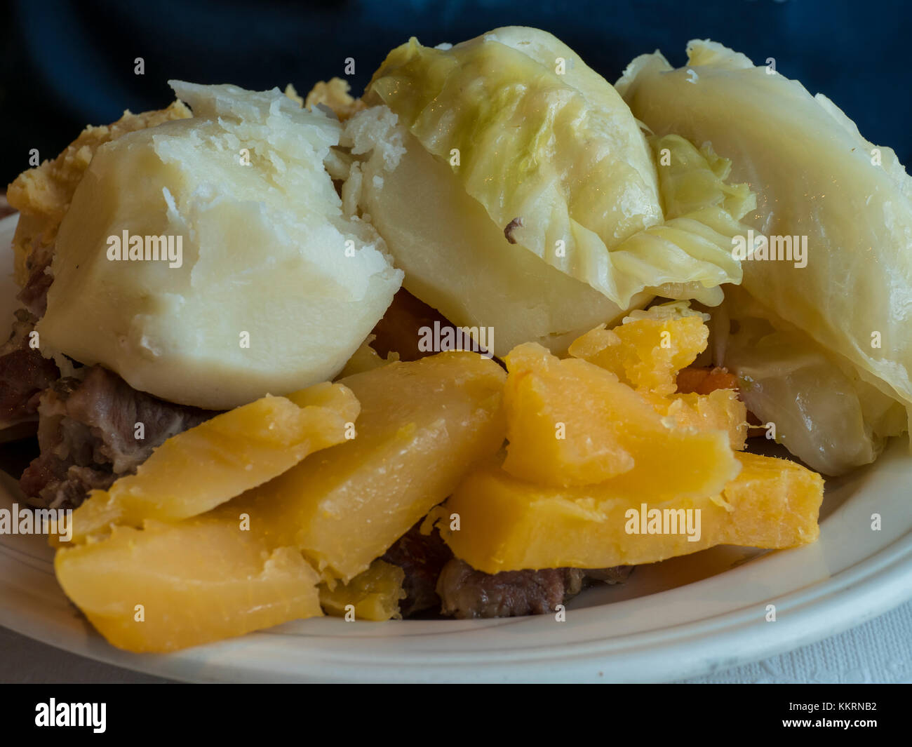 Jigg's Dinner, einem traditionellen Neufundland Mahlzeit von Salz Rindfleisch, Kartoffeln, Karotten, Rüben, Kohl und Pea Pudding. Stockfoto
