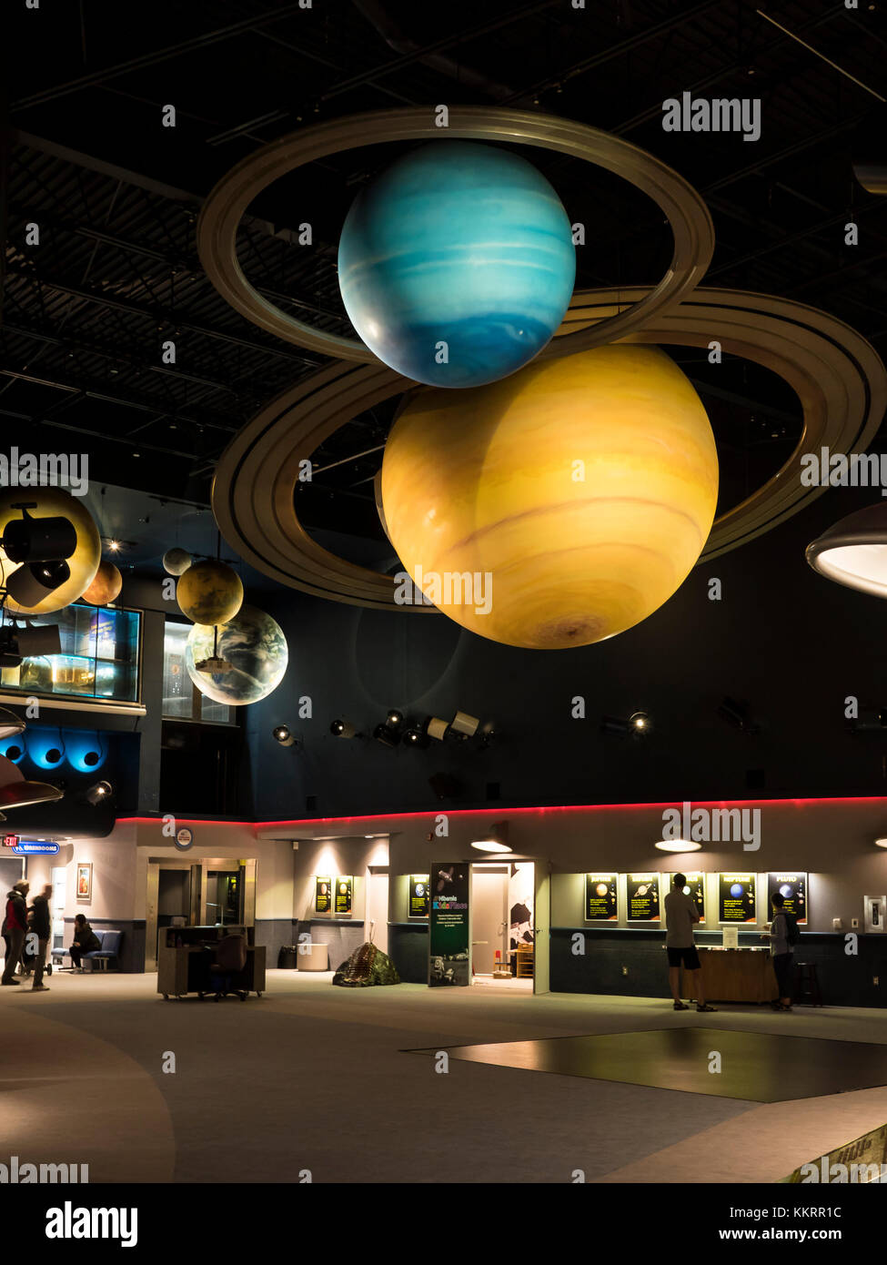 Planetenkugeln hängen von der Decke, Johnson Geo Center, St. John's, Neufundland, Kanada. Stockfoto