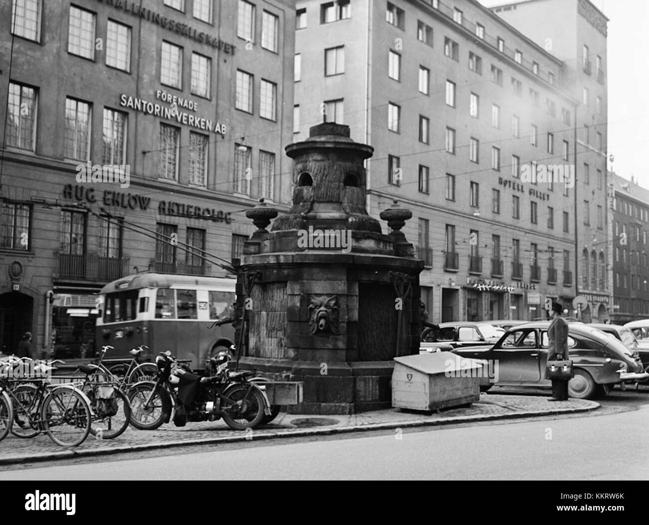 Gillet 1952 bezieht sich auf ein Werk oder Objekt aus dem Jahr 1952, möglicherweise ein Kunstwerk, ein Produkt oder eine technologische Entwicklung, die mit dem Namen Gillet verbunden ist. Weitere Einzelheiten würden vom jeweiligen Kontext abhängen. Stockfoto