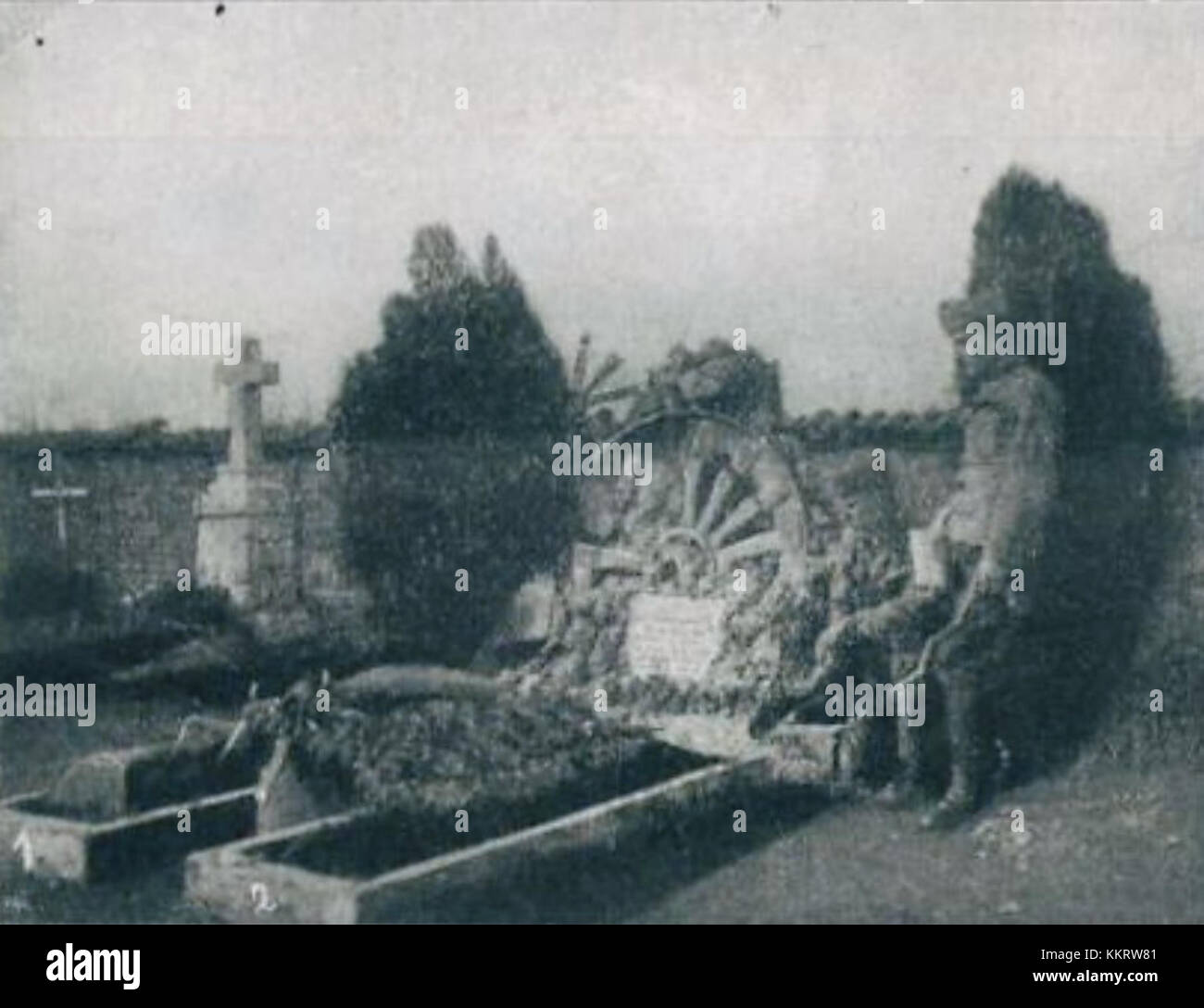 Die „Spomenik dveh padlih slovenskih vojakov“ ist ein Denkmal, das zwei gefallenen slowenischen Soldaten gewidmet ist. Das Denkmal steht für Sloweniens Engagement, sich an seine Kriegshelden zu erinnern und sie zu ehren. Stockfoto