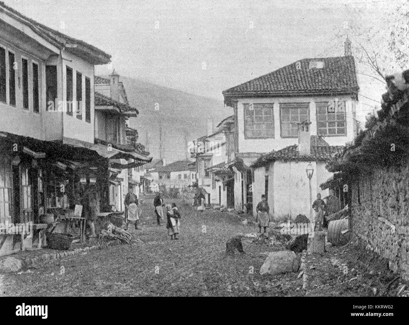 Ulica u Bitolju ist eine Straße in Bitola, Mazedonien, die für ihre historische Bedeutung und kulturelle Bedeutung bekannt ist. Die Straße ist seit langem ein zentraler Bestandteil des lokalen Lebens und Erbes von Bitola. Stockfoto