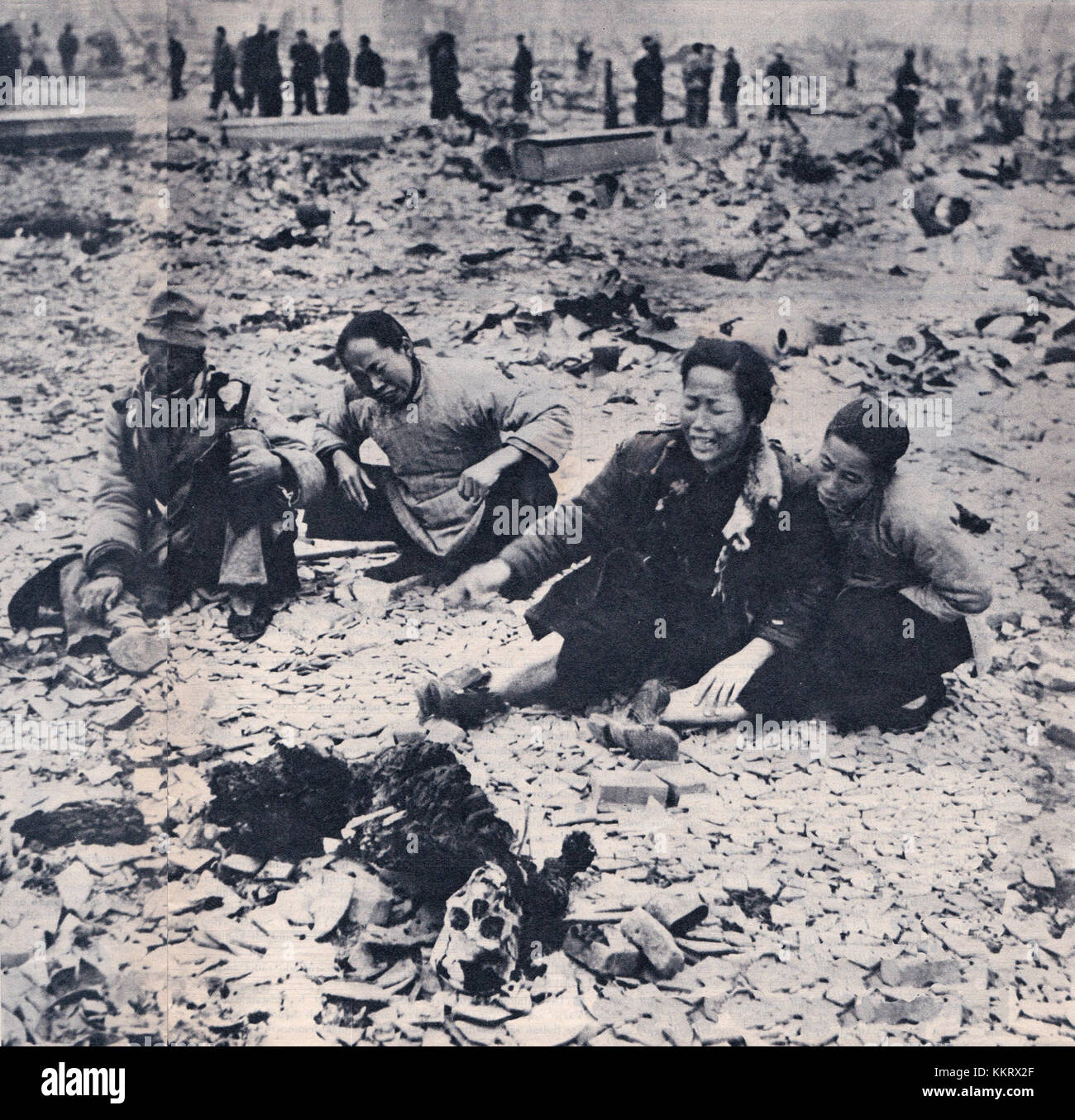 Dieser Titel bezieht sich auf die Verluste während des Koreakrieges, eines Konflikts zwischen Nordkorea und Südkorea (1950–1953), an dem internationale Streitkräfte beteiligt waren, darunter die Vereinigten Staaten und China. Er hebt die menschlichen Kosten des Krieges, die Zahl der militärischen und zivilen Opfer und die langfristigen Auswirkungen des Konflikts hervor. Stockfoto