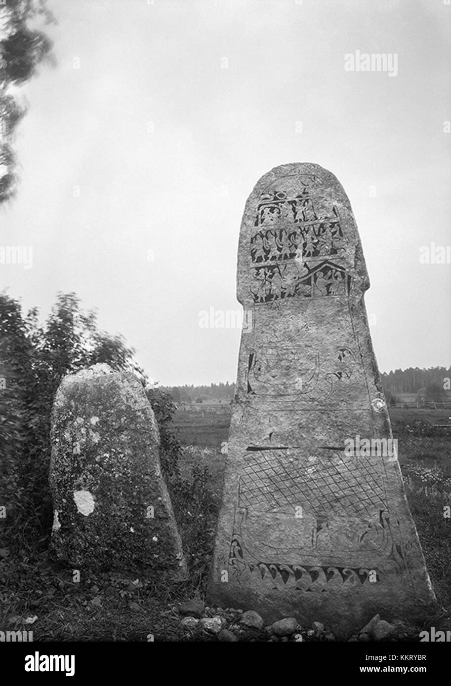 Der Bildstenarna Buttle 42 1 2 ist ein bedeutender archäologischer Fund in Schweden und stellt ein altes Steindenkmal dar. Sie hat historische und kulturelle Bedeutung und spiegelt Schwedens alte Begräbnispraktiken und religiöse Überzeugungen wider. Stockfoto