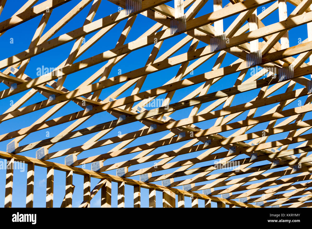 Holz Konstruktion von Wohnungsbau Einfamilienhaus Baustelle mit Bauholz 2 x 4 Stud Baustoff. Stockfoto