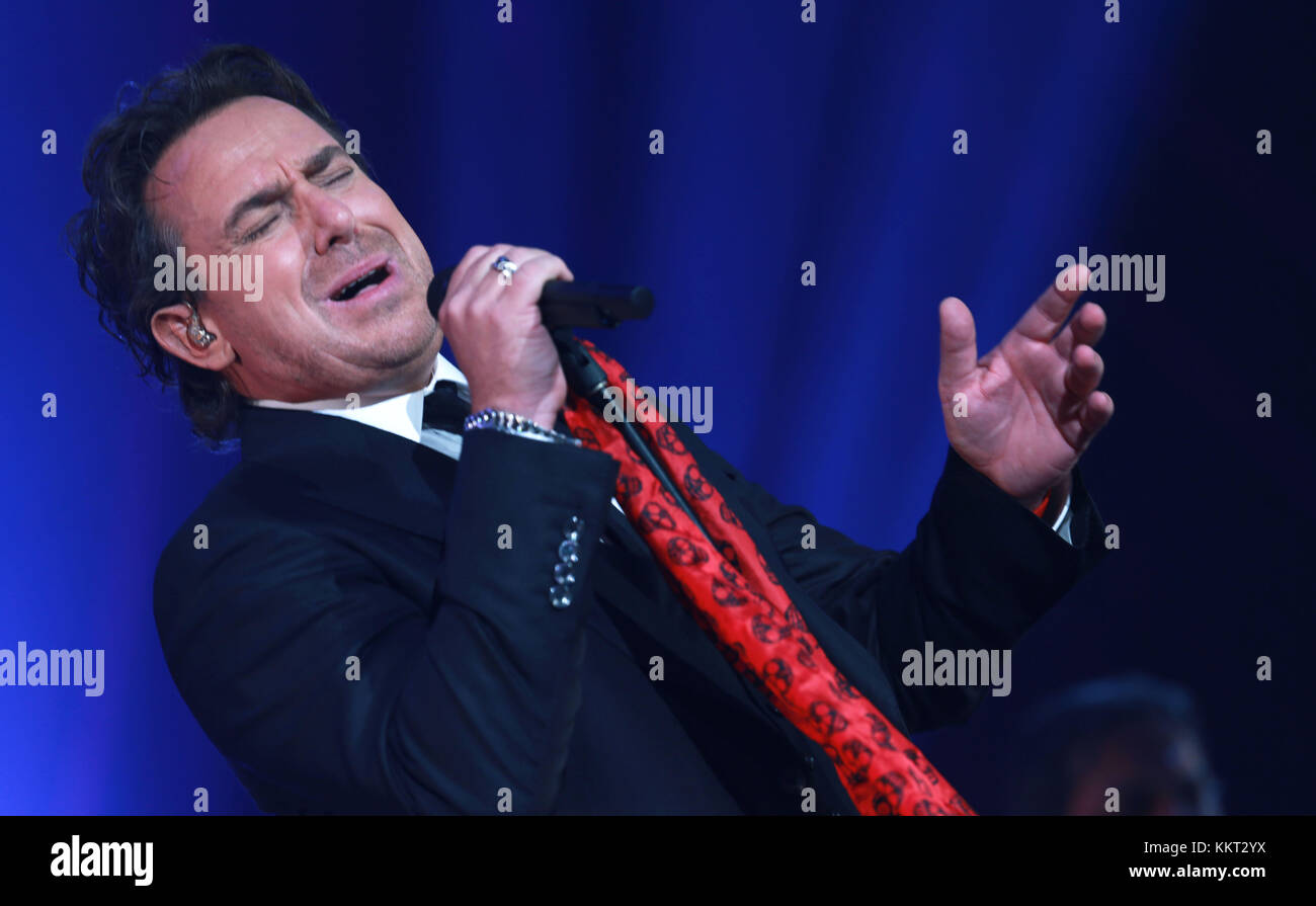 Symphonica in rosso marco borsato Fotos und Bildmaterial in hoher Auflösung Alamy Symphonica in rosso marco borsato Fotos und Bildmaterial in hoher Auflösung Alamy