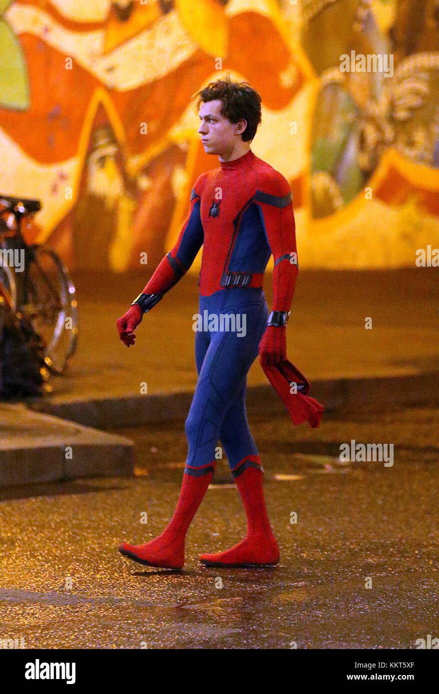 Tom holland filmset Fotos und Bildmaterial in hoher Auflösung Alamy