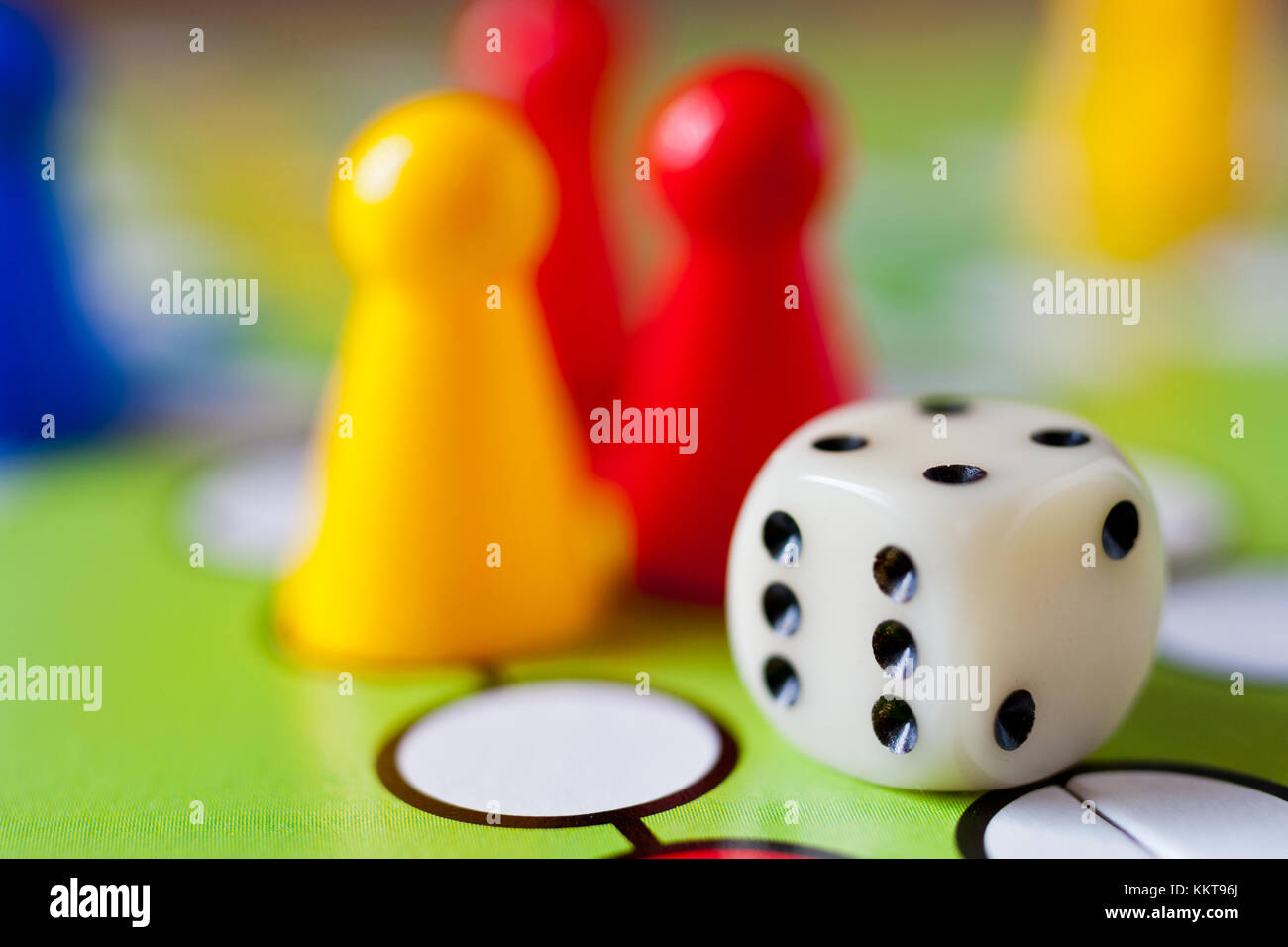 Ludo Spiel (Take it easy) zahlen an Bord/společenská hra nezlob človece, se Stockfoto