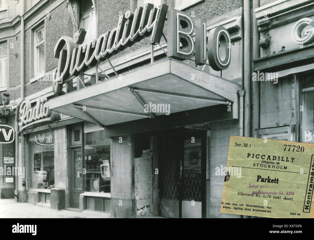 Foto aus den 1950er Jahren mit einer Szene im Bio Piccadilly, einem schwedischen Kino, das das Äußere und die Umgebung des Gebäudes hervorhebt. Stockfoto