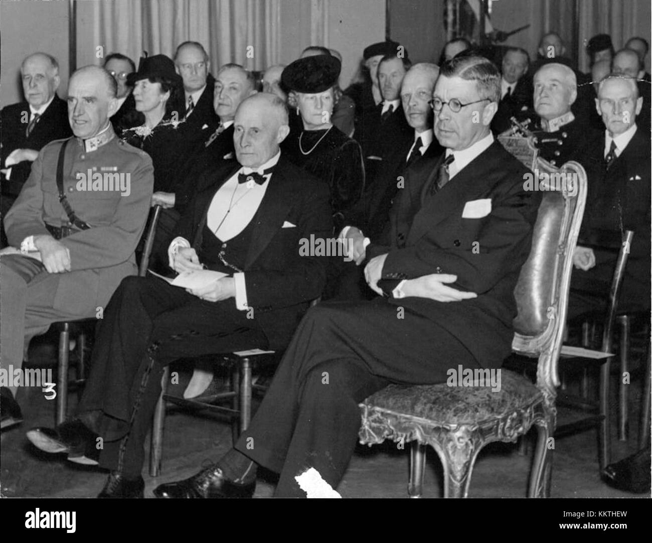 Diese Veranstaltung zeigt das Treffen der Vereinigung Armemuseii Freunde in Anwesenheit des Kronprinzen. Die Versammlung beleuchtet die Beziehung zwischen historischen militärischen Sammlungen und königlicher Schirmherrschaft. Stockfoto