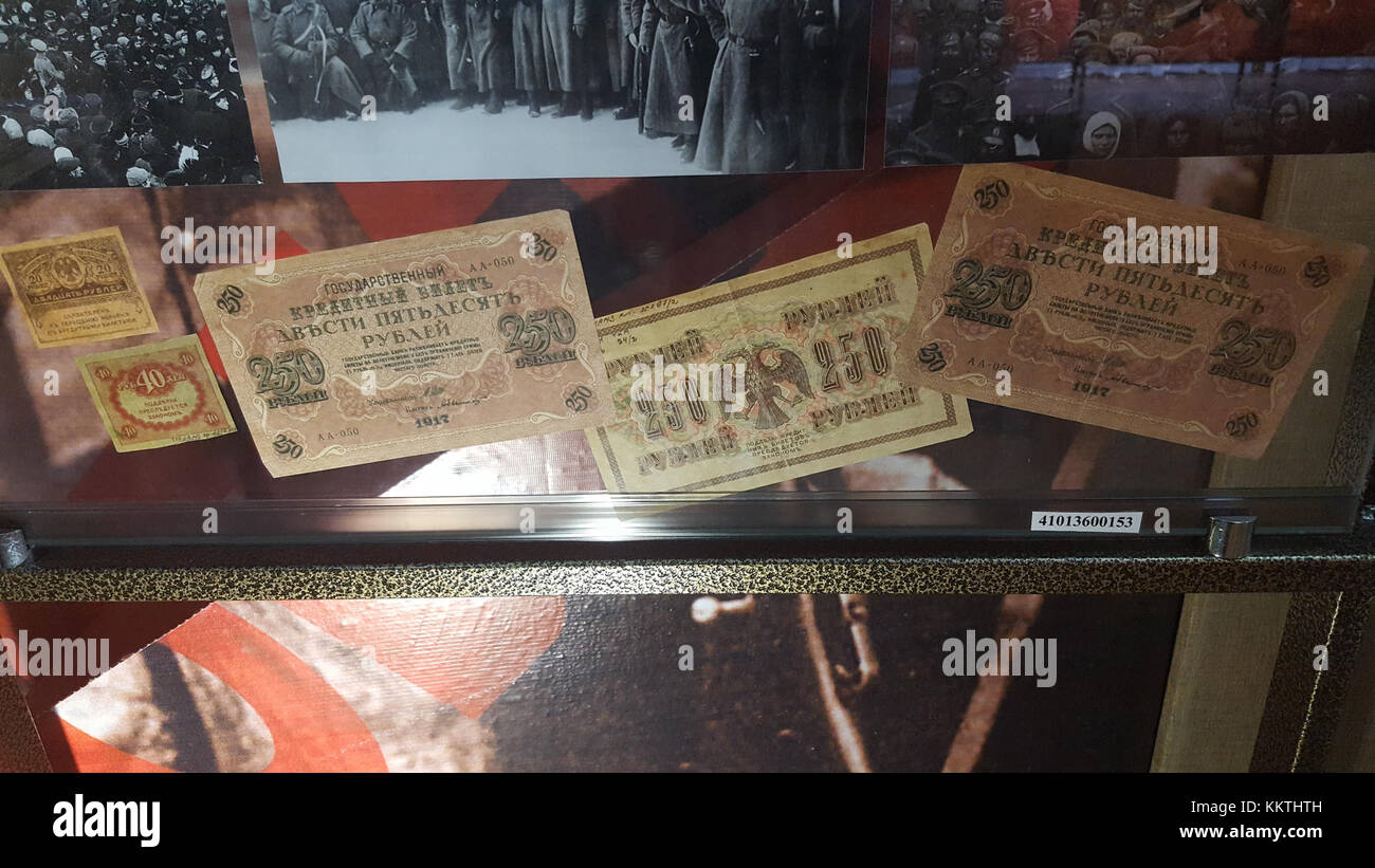 Die russische Provisorische Regierung gab während ihrer kurzen Existenz 1917, vor der bolschewistischen Revolution, Banknoten aus. Diese Notizen sind historisch bedeutsam als Teil der russischen Finanzgeschichte in Zeiten politischer Umwälzungen. Stockfoto