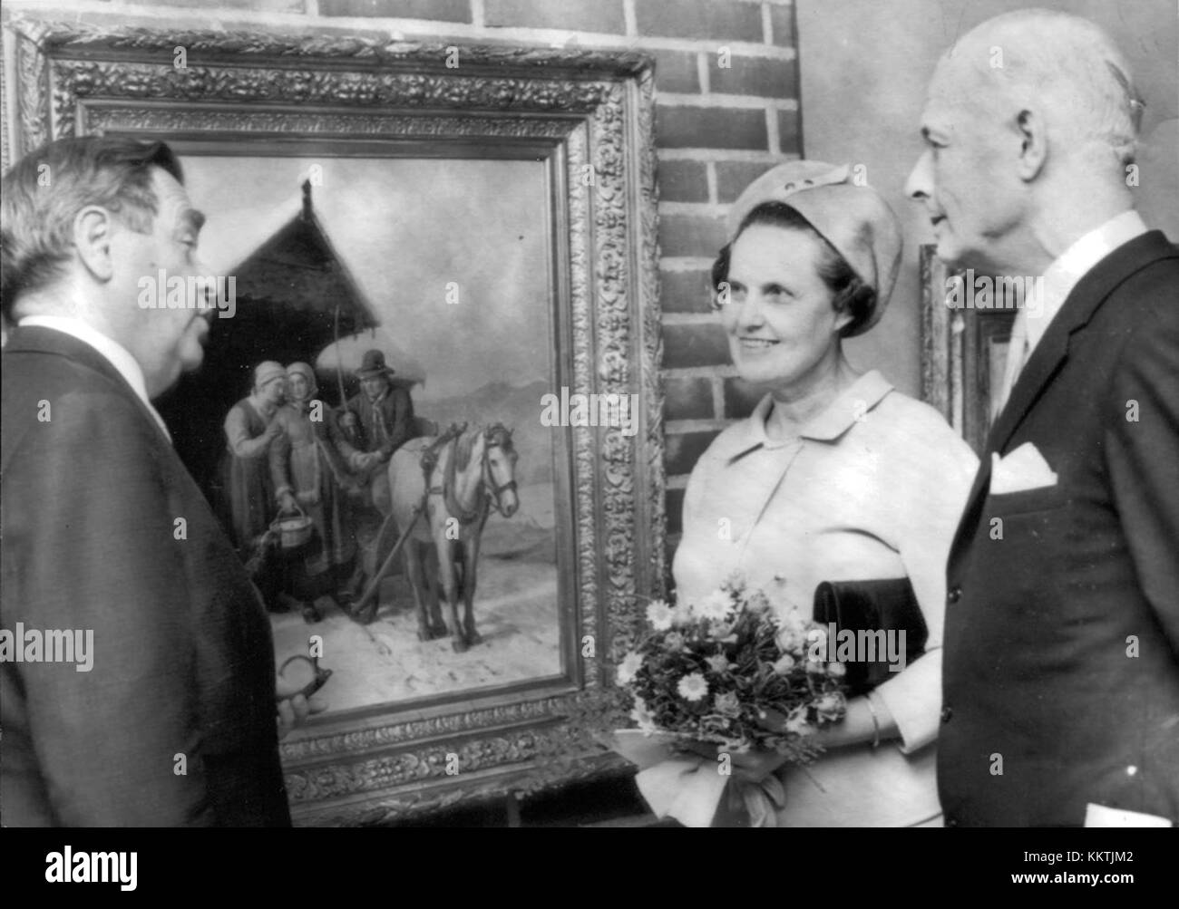 Bengt Bengtsson, ein Kurator, wird gesehen, bevor eine der Schautafeln in einem Museum oder einer Ausstellung gezeigt wird. Das Schauspiel ist wahrscheinlich mit seinem kuratorischen Werk in Kunst- oder Kulturgeschichte verbunden. Stockfoto