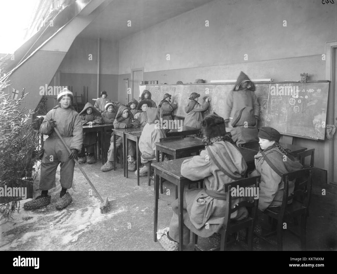 Die Engelbrekts Folk School in Schweden ist bekannt für ihre Freiluftschule Friluftsskolan. Die Schule legt den Schwerpunkt auf naturbasiertes Lernen und Lernen im Freien und bietet Schülern einzigartige Lernerlebnisse in natürlichen Umgebungen. Stockfoto
