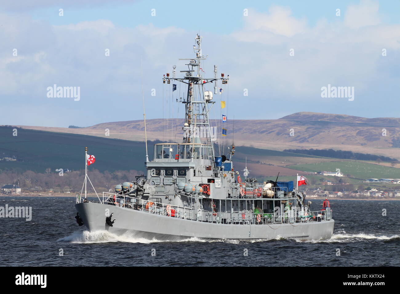 ORP Mewa (623), ein Minenjäger der Projekt 206FM-Klasse, der von der polnischen Marine betrieben wird und beim Start der Übung Joint Warrior 15 an Greenock vorbeikommt. Stockfoto