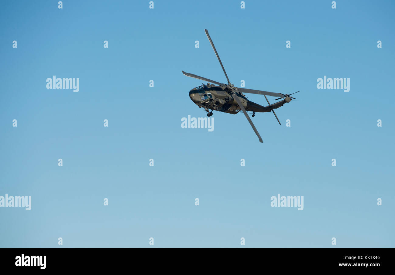 Sikorsky UH-60 Black Hawk Helikopter im Flug bei Gowen Donner Airshow am 14. Oktober 2017 Stockfoto