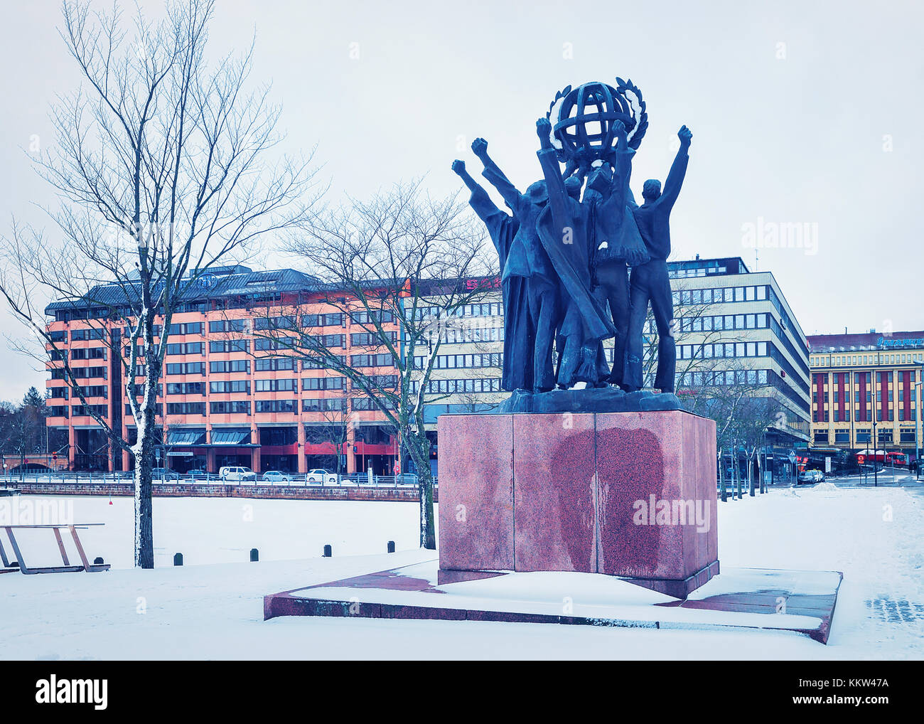 Helsinki, Finnland - 8. März 2017: World Peace Statue in Helsinki, Finnland, im Winter. Stockfoto