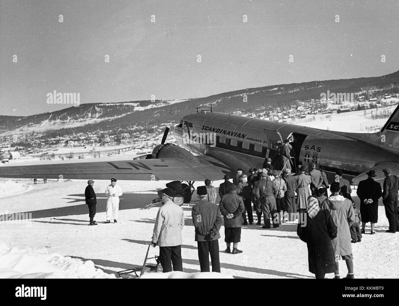 Die DC-3 491 ist ein ikonisches und historisches Flugzeug, das Mitte des 20. Jahrhunderts sowohl für kommerzielle als auch militärische Zwecke eingesetzt wurde. Stockfoto