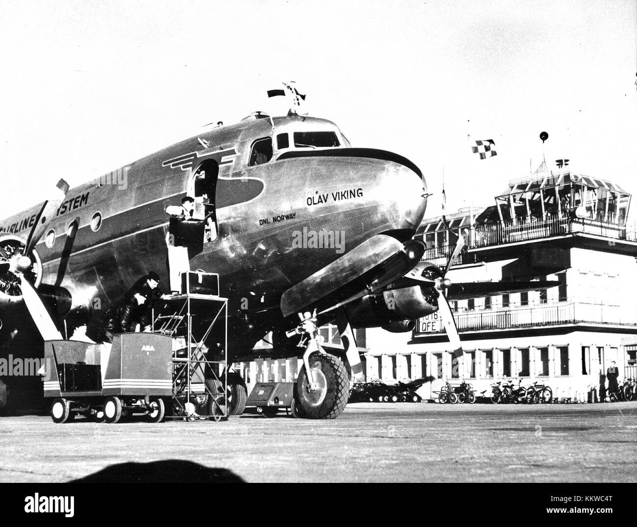 DC-4 Olav Viking ist ein Douglas DC-4 Flugzeug, das mit der Kennung Olav Viking registriert ist und für den Passagier- und Frachttransport verwendet wird, was für seine Rolle in der Luftfahrtgeschichte bekannt ist. Stockfoto
