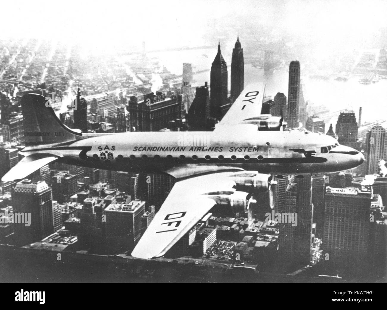 Die DC-4 ist ein viermotoriges Propellerflugzeug, das in den 1940er und 1950er Jahren eingesetzt wurde Dieses Flugzeug war ein wichtiger Teil der Geschichte der Luftfahrt und wurde häufig für kommerzielle und militärische Zwecke eingesetzt. Stockfoto