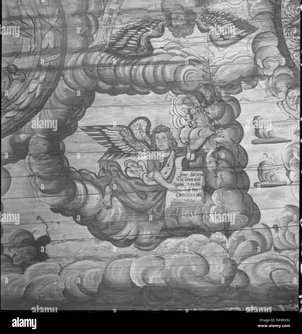 Die Kirche Djursdala in der Gemeinde Vimmerby, Schweden, ist eine mittelalterliche Steinkirche mit romanischer Architektur. Das erhaltene Innere zeigt historische Gemälde und Artefakte. Stockfoto