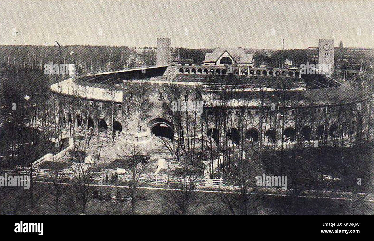 Diese offizielle Postkarte erinnert an die Olympischen Sommerspiele 1912 in Stockholm, Schweden. Die Spiele stellten ein bedeutendes Ereignis in der olympischen Geschichte dar, mit zahlreichen Rekorden und neuen Sportarten. Stockfoto