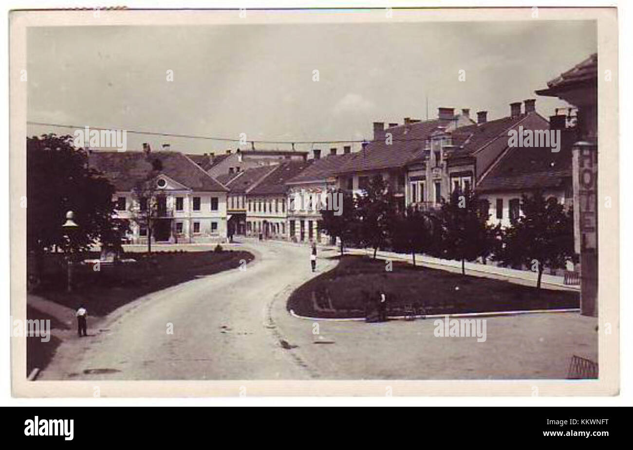 Eine Postkarte aus dem Jahr 1906, die den Slowenischen Platz darstellt und die Architektur und das Stadtleben in Slowenien des frühen 20. Jahrhunderts veranschaulicht. Stockfoto