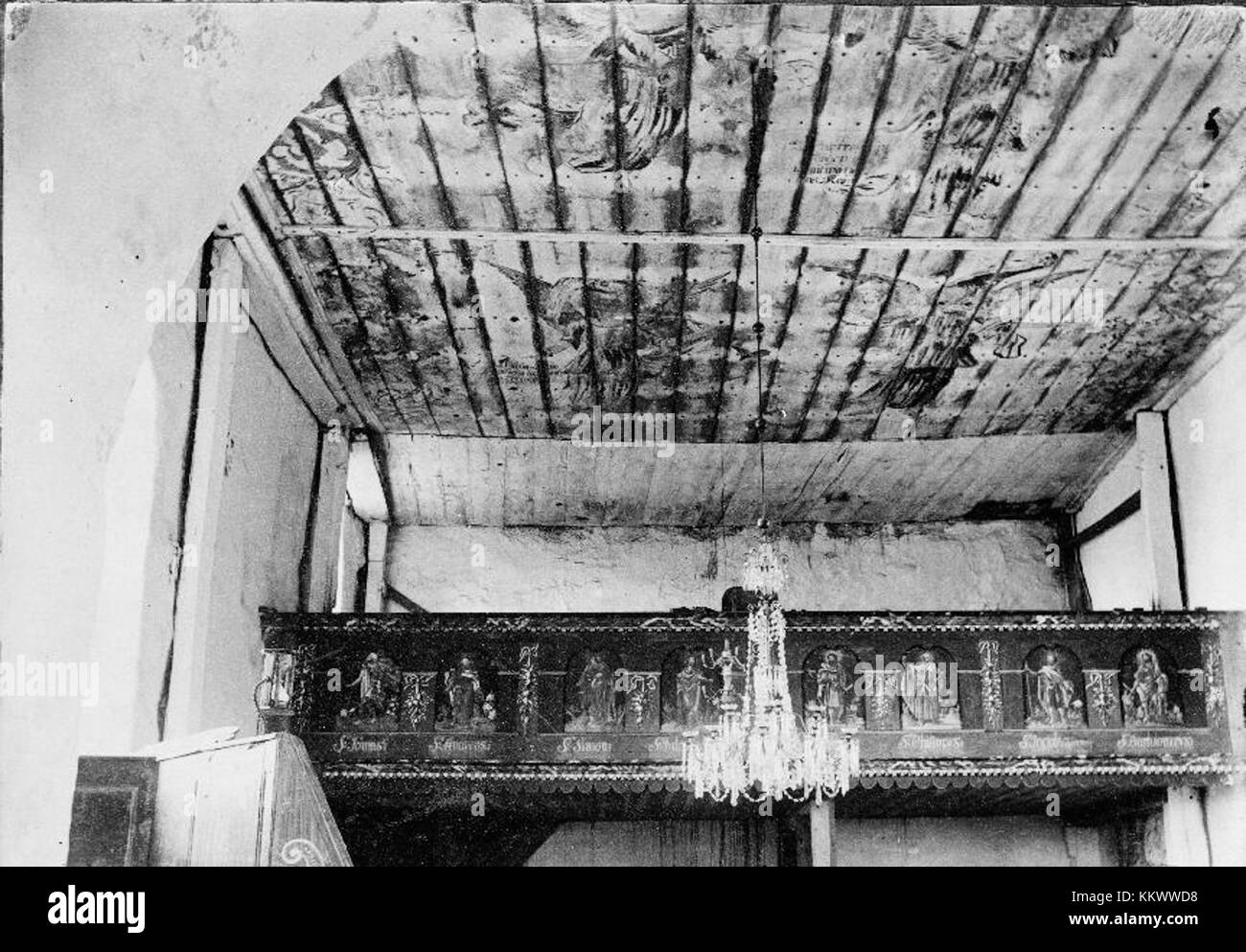 Foto der Alboga Old Church in Alboga, Gemeinde Vänersborg, Grafschaft Västra Götaland, Schweden. Die im 12. Jahrhundert erbaute Kirche ist eine der ältesten in der Region und weist romanische architektonische Elemente auf. Stockfoto