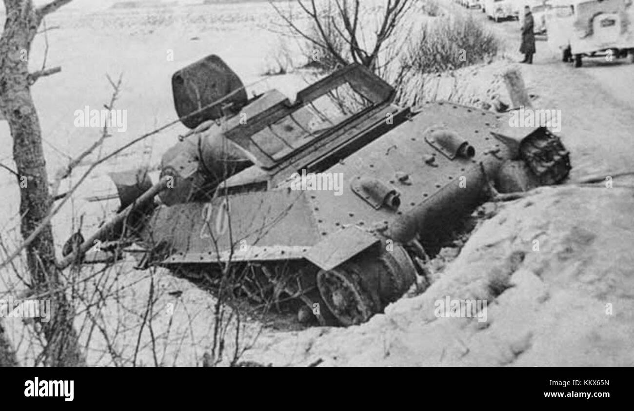 Der T-34-57 ist eine Variante des berühmten T-34 Panzers, eines sowjetischen Militärfahrzeugs aus dem Zweiten Weltkrieg. Dieses Modell verfügt über eine 57-mm-Kanone, die im Vergleich zu früheren T-34-Versionen eine verbesserte Feuerkraft bietet. Die T-34-57 spielte eine wichtige Rolle im Krieg, insbesondere in Schlachten mit gepanzerten Fahrzeugen. Stockfoto