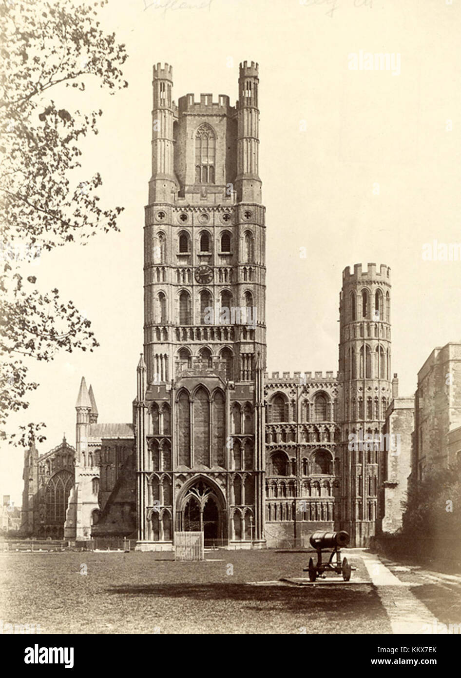 Die Ely Church, katalogisiert als KMB 16001000258544, ist eine bemerkenswerte historische und architektonische Stätte in England. Es ist bekannt für seine atemberaubende mittelalterliche Architektur, insbesondere die beeindruckende Ely Cathedral, ein Wahrzeichen in der britischen Geschichte. Stockfoto