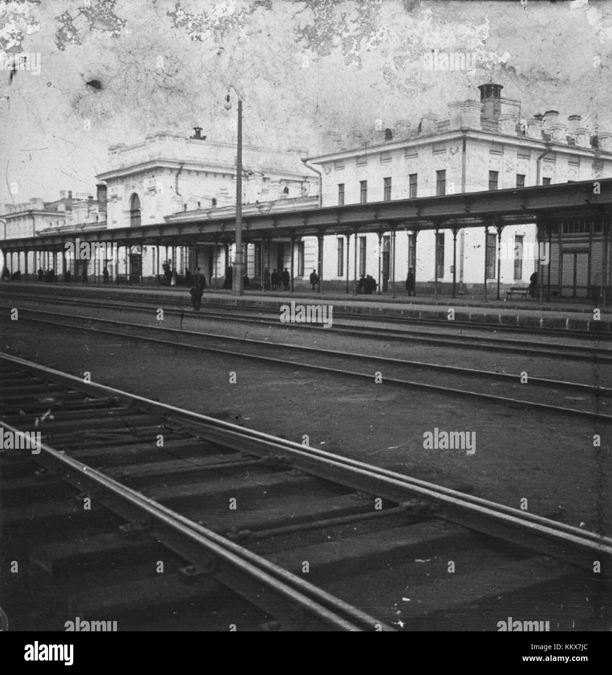 Rybinsk. Blick auf das Gebäude des Bahnhofs mit Anschlussgleise. 1900er Jahre Stockfoto