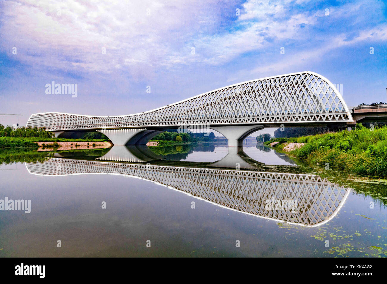 Beijin, Beijin, China. November 2017 30. Peking, CHINA-30. November 2017: (NUR FÜR REDAKTIONELLE VERWENDUNG. CHINA OUT). Die Brücke im Beijing Future Science & Technology Park. Quelle: SIPA Asia/ZUMA Wire/Alamy Live News Stockfoto