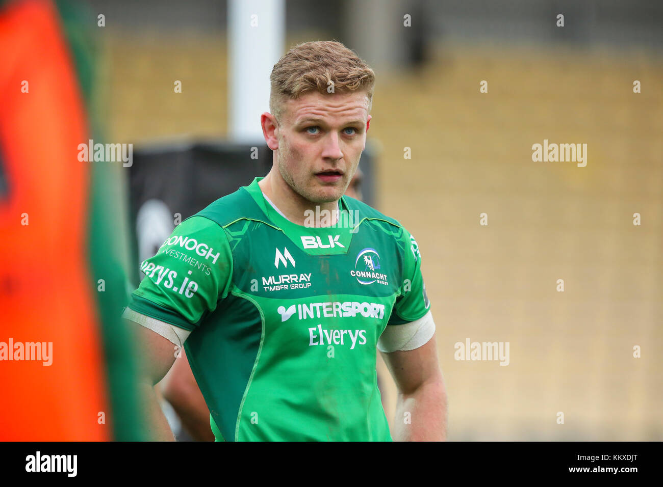 Parma, Italien. 2. Dez, 2017. Connacht's fly Hälfte Steve Crosbie schaut sich die Schiedsrichter im Spiel gegen Zebre in Guinness PRO 14. Credit: Massimiliano Carnabuci/Alamy leben Nachrichten Stockfoto