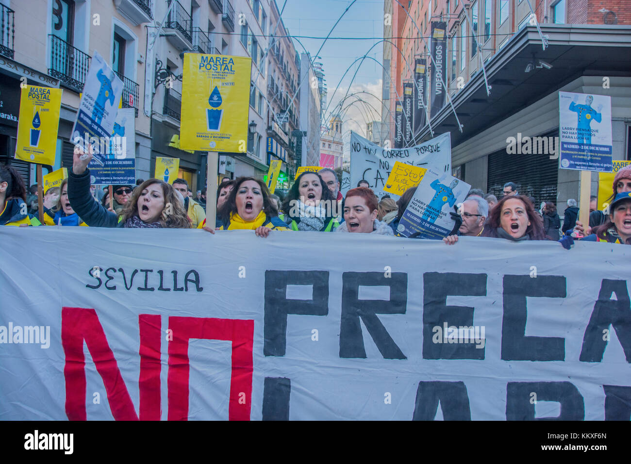 Madrid, Spanien. 2. Dez, 2017. Post Arbeitnehmer demonstriert gegen Müll Verträge in Madrid Spanien Quelle: Alberto Sibaja Ramírez/Alamy leben Nachrichten Stockfoto