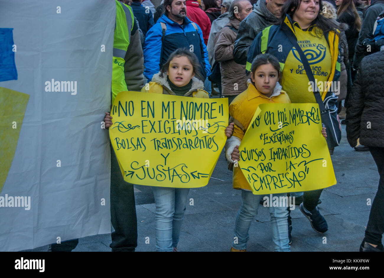 Madrid, Spanien. 2. Dez, 2017. Post Arbeitnehmer demonstriert gegen Müll Verträge in Madrid Spanien Quelle: Alberto Sibaja Ramírez/Alamy leben Nachrichten Stockfoto