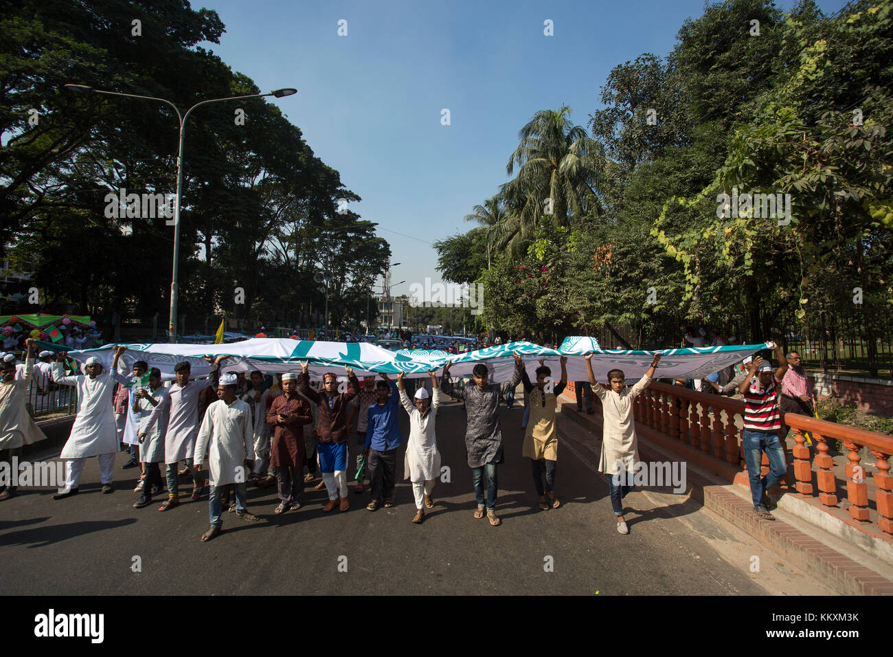 Dhaka, Bangladesch. 3. Dezember, 2017. bengalische Muslime in einem Rallye Kennzeichnung der Feier der Eid-e-milad-un-Nabi, der Geburtstag des Propheten Mohammad in Dhaka, Bangladesh. Sonntag 03. Dezember 2017. jahangir Alam/alamy Leben Nachrichten teilnehmen Stockfoto