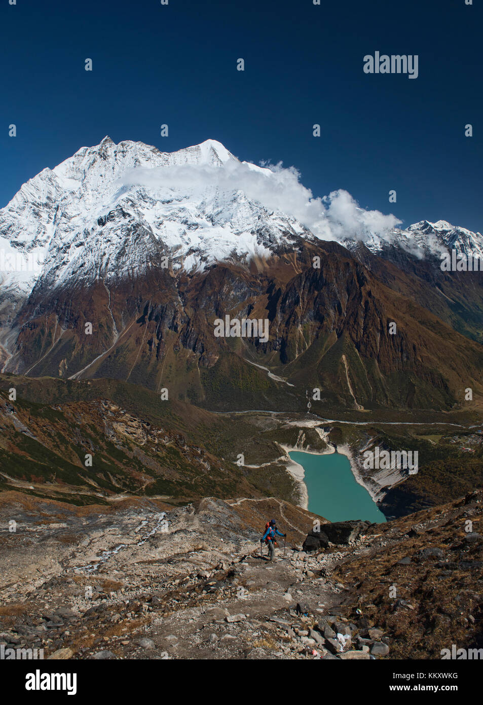 Mit Blick auf birendra Tal und kutang himal an der tibetischen Grenze vom Manaslu basecamp Trail, Nepal Stockfoto