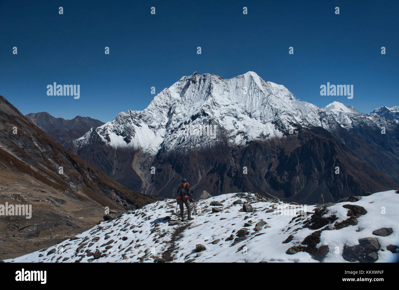 Die Ansicht des kutang himal von manaslu Basecamp auf den manaslu circuit Trail, Nepal Stockfoto