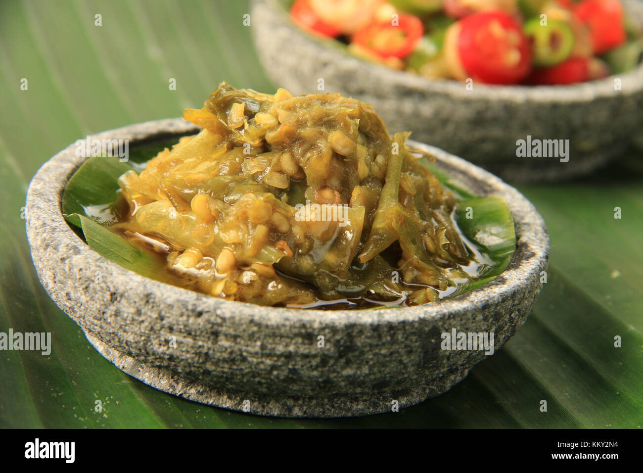 Sambal Lado Mudo oder Sambal Cabe Ijo, die grüne Chili Paste aus Padang, West Sumatra Stockfoto
