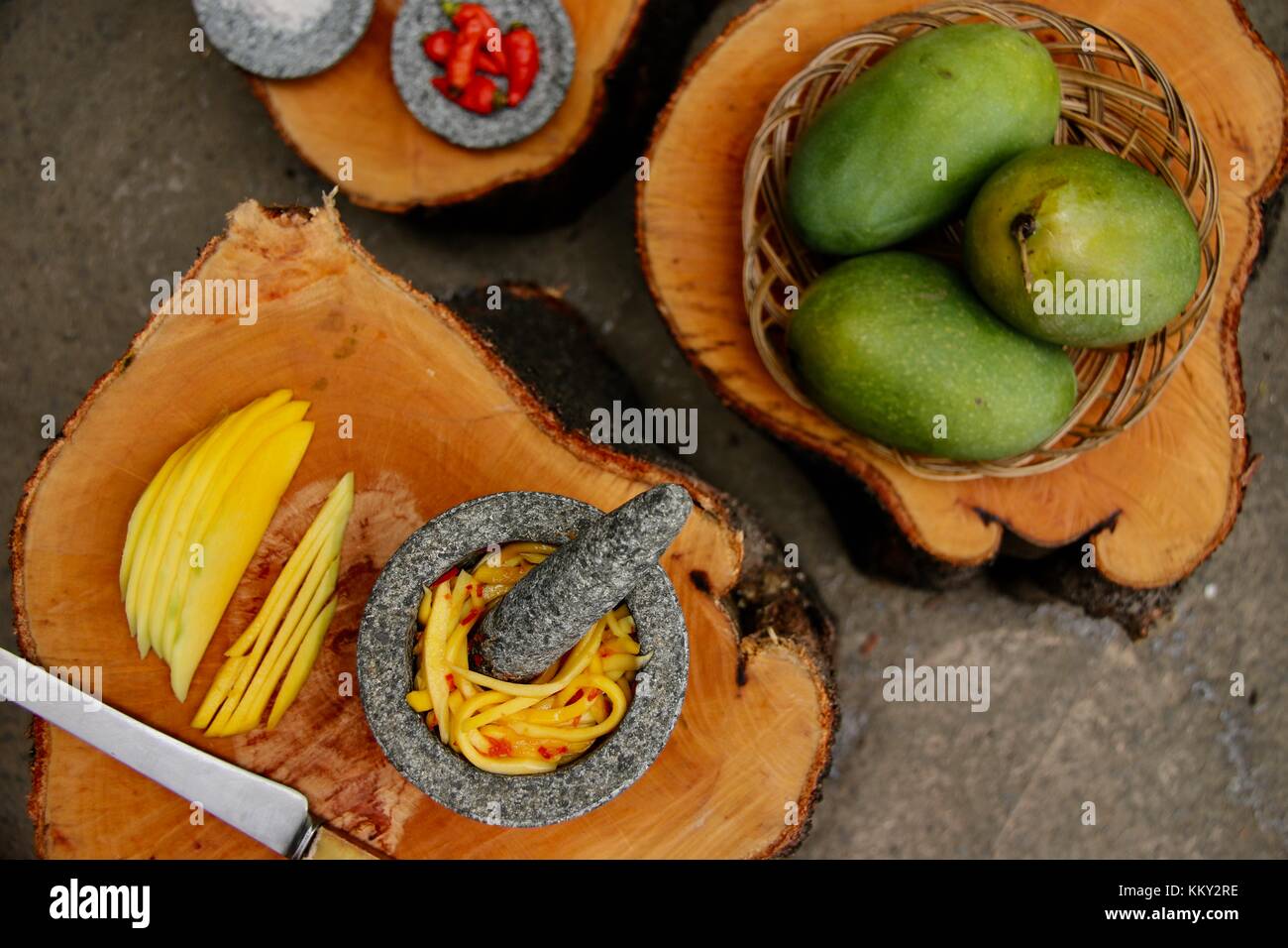 Sambal Mangga Muda Der Sundanesischen Wurzige Grune Mango Salsa Steinzeug Mortel Stockfotografie Alamy