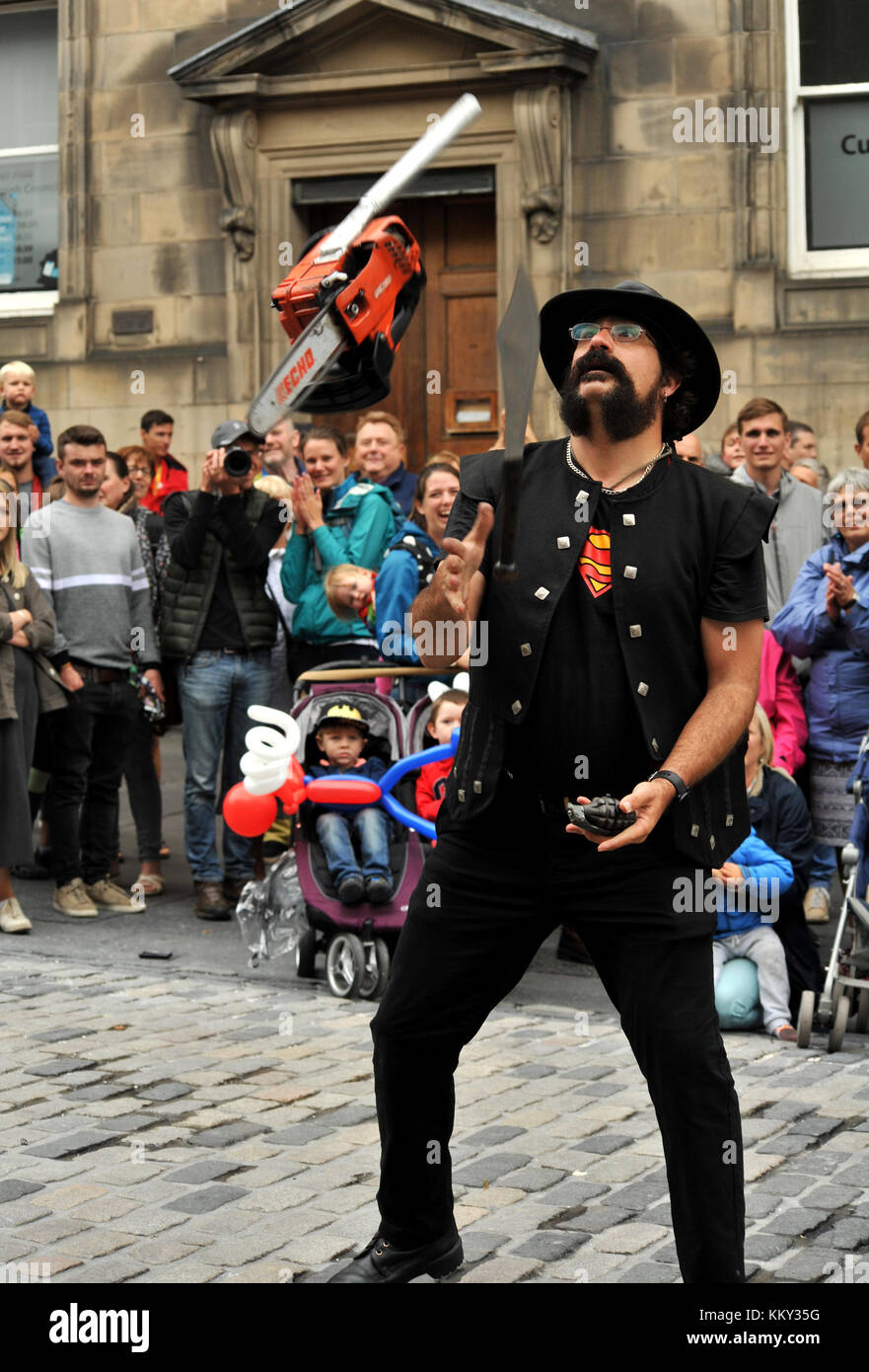 Edinburgh Fringe Festival Street Performer busker Royal Mile Stockfoto