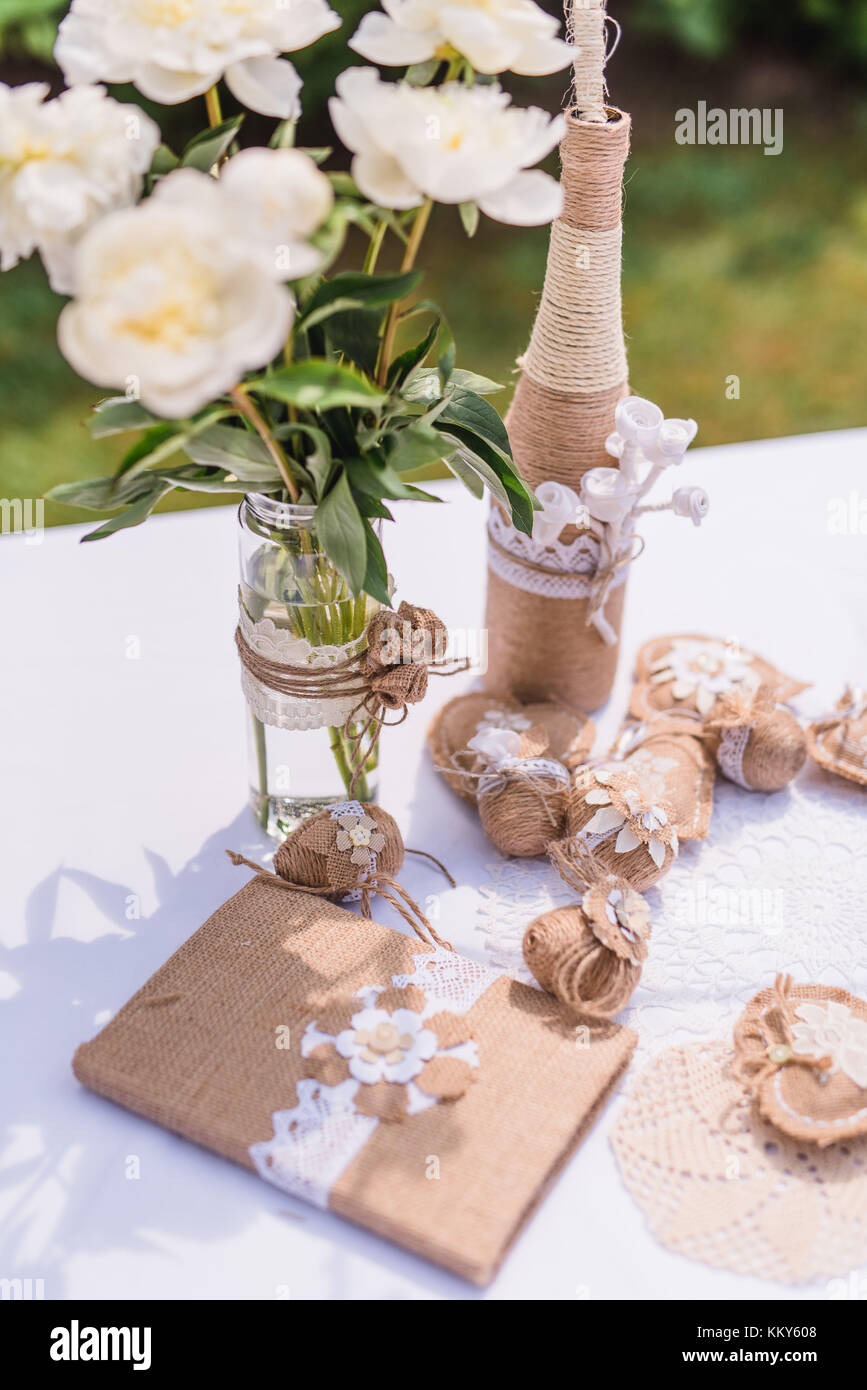 Gartentisch, Ostern Dekoration, Blumen, Gabel, Jute, Ostereier, detail, Stockfoto