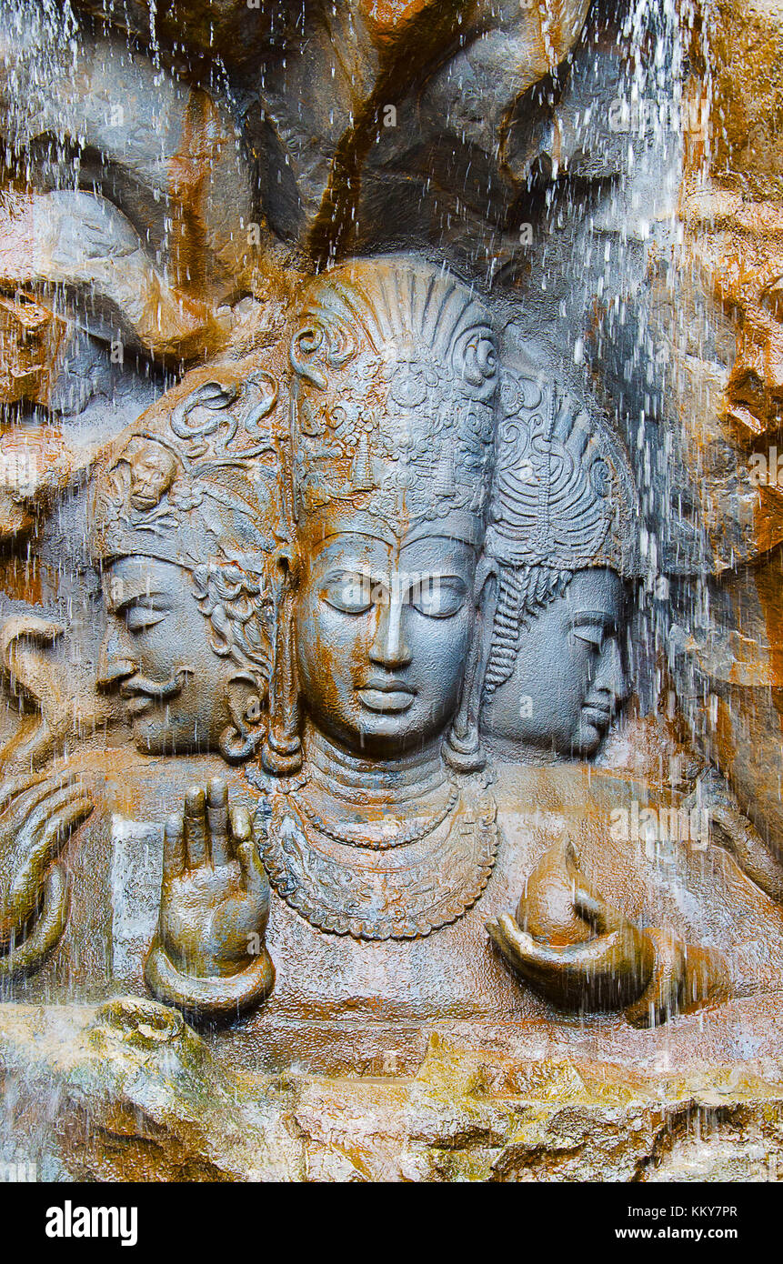 Idole des Bramha, Vishnu und Mahesh, Sant Darshan Museum, Hadashi, Maharashtra, Indien Stockfoto