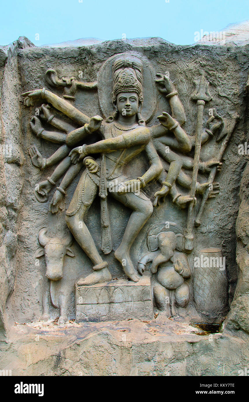 Geschnitzte Idol von Lord Shiva, Sant Darshan Museum, Hadashi, Maharashtra, Indien Stockfoto