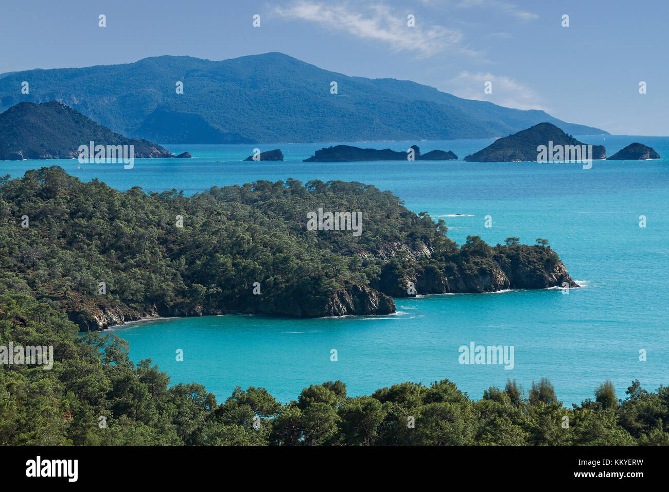 Türkische Küste mit Türkis Farbe Wasser der Ägäis. Stockfoto
