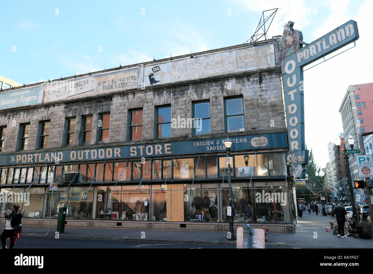 Portland Outdoor Store Gebäude und äußeres Zeichen in der Innenstadt auf SW 3rd Avenue Portland Oregon USA KATHY DEWITT Stockfoto