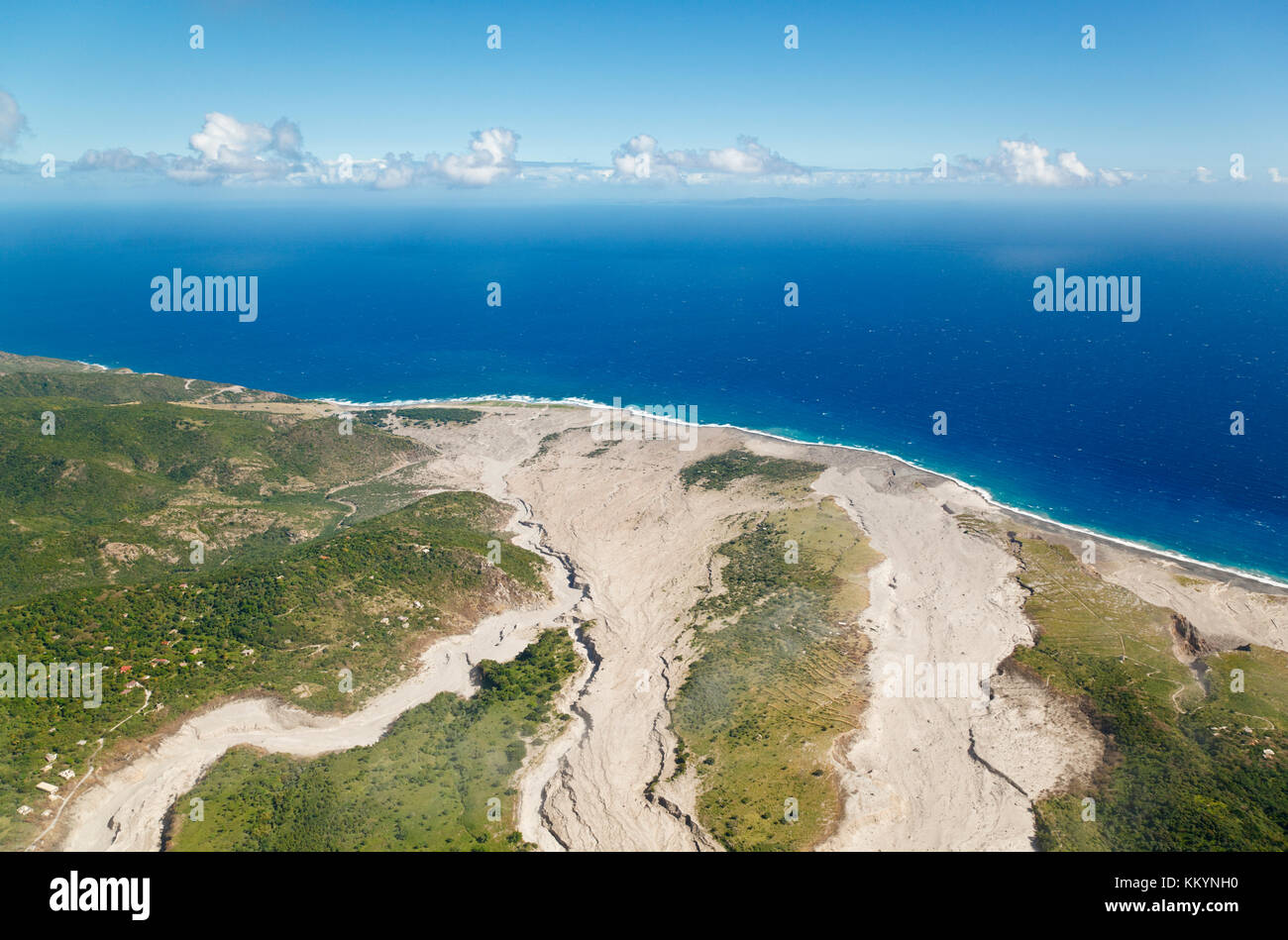 Die Reste der letzten pyroklastische Ströme der Soufriere Hills Vulkan an der Ostküste von Montserrat. Luftaufnahme von Hubschrauber. Stockfoto