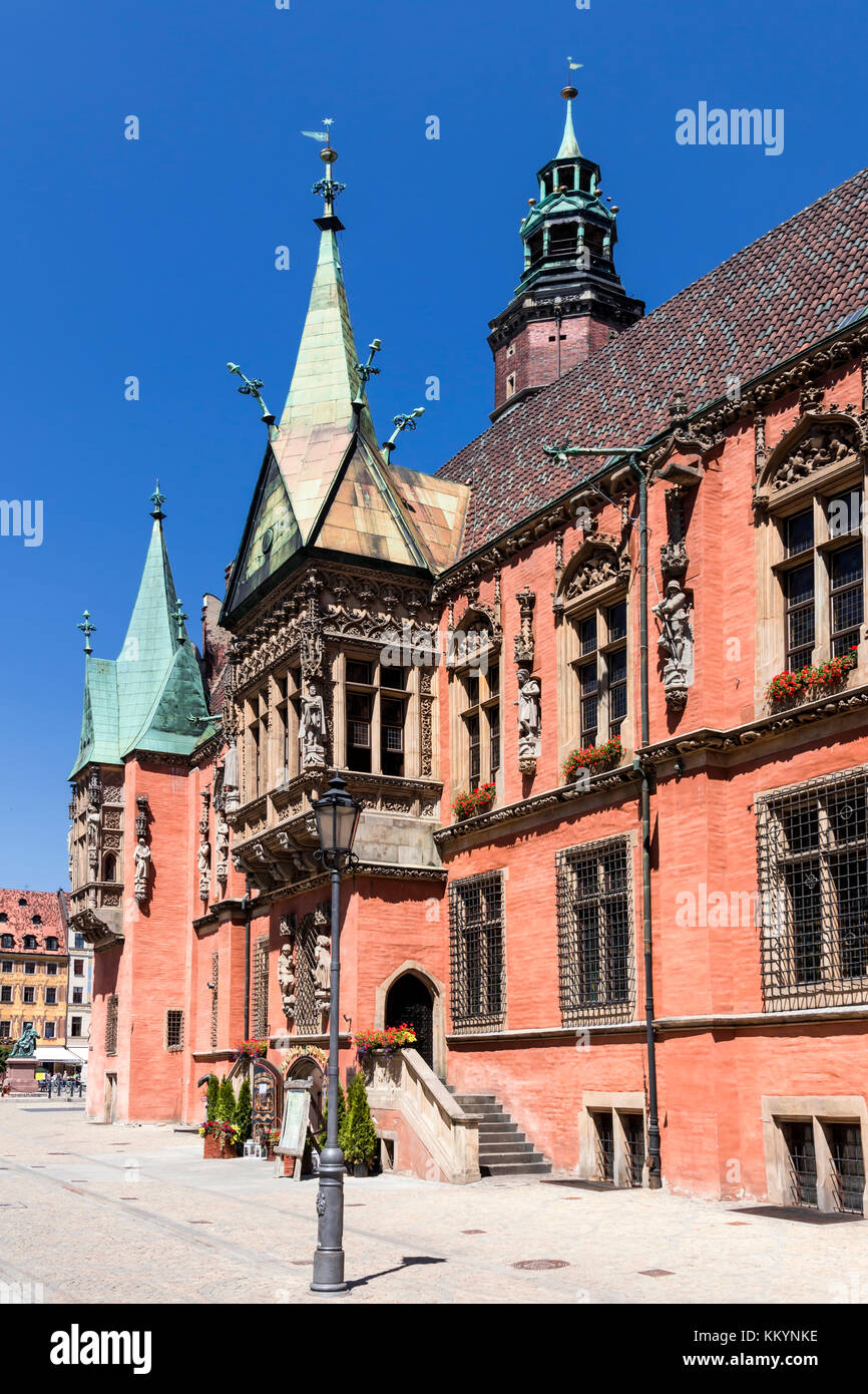 Sehenswürdigkeiten in Polen. Breslauer Altstadt mit gotischen Rathaus entfernt. Stockfoto
