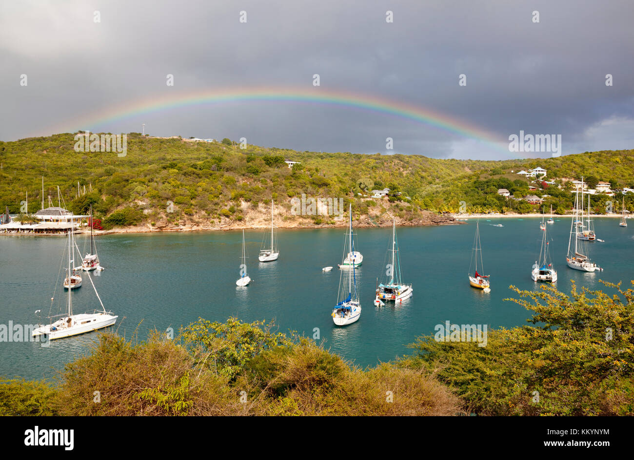 Einen schönen Regenbogen über English Harbour in Antigua. Stockfoto