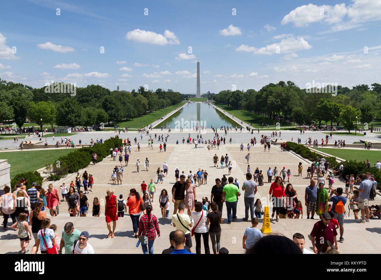 Blick von den Stufen des Lincoln Memorial in Richtung der reflektierenden Pool und Washington Monument, National Mall, Washington DC, USA. Stockfoto